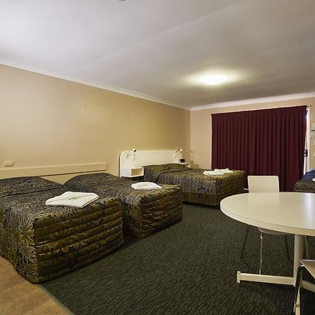 Jefferys Motel Тувумба Екстер'єр фото