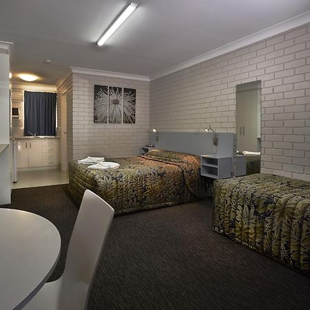Jefferys Motel Тувумба Екстер'єр фото