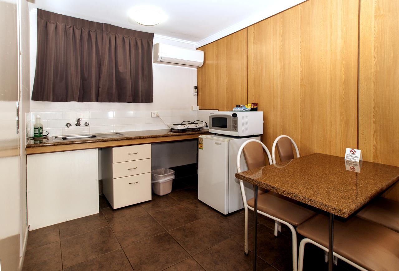 Jefferys Motel Тувумба Екстер'єр фото