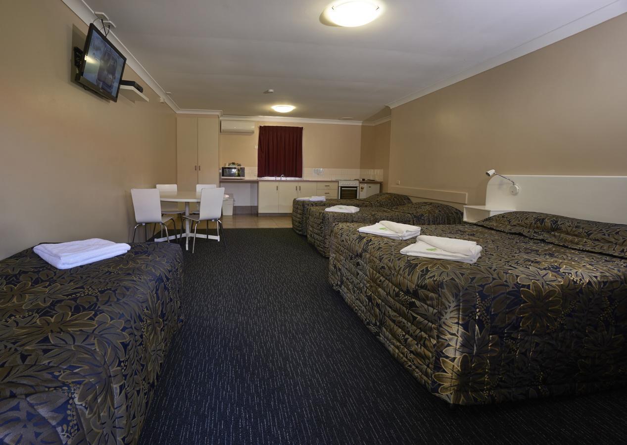 Jefferys Motel Тувумба Екстер'єр фото