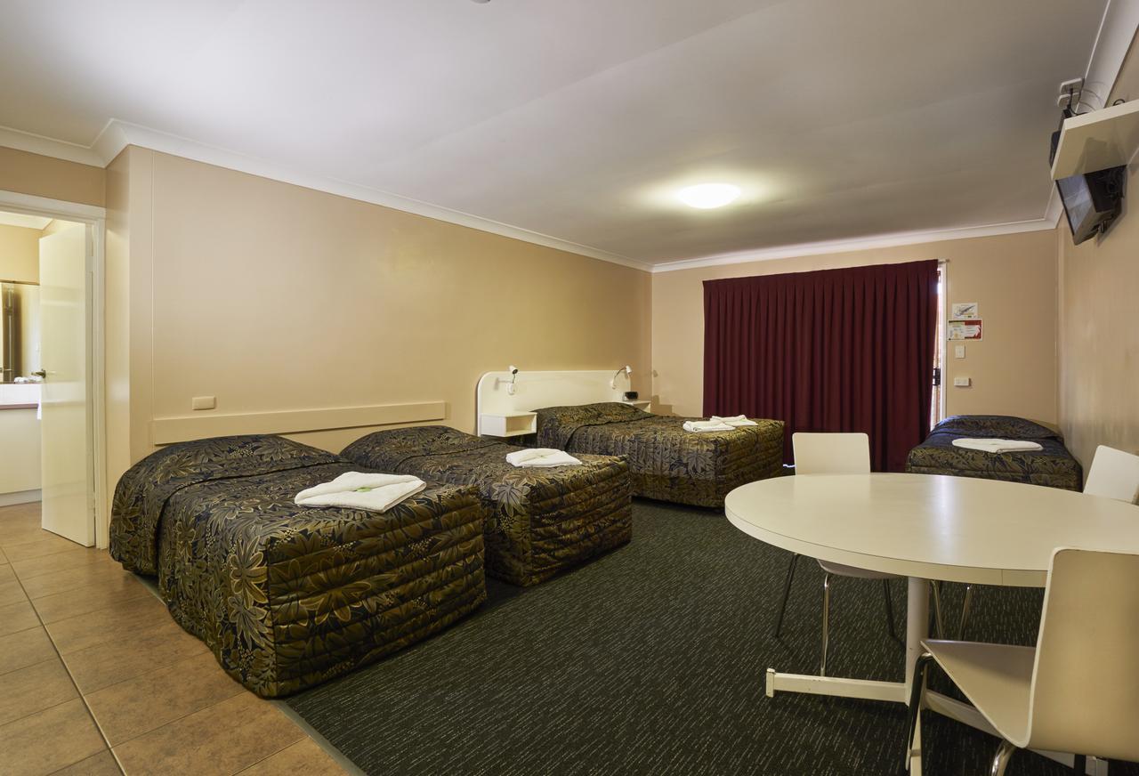 Jefferys Motel Тувумба Екстер'єр фото